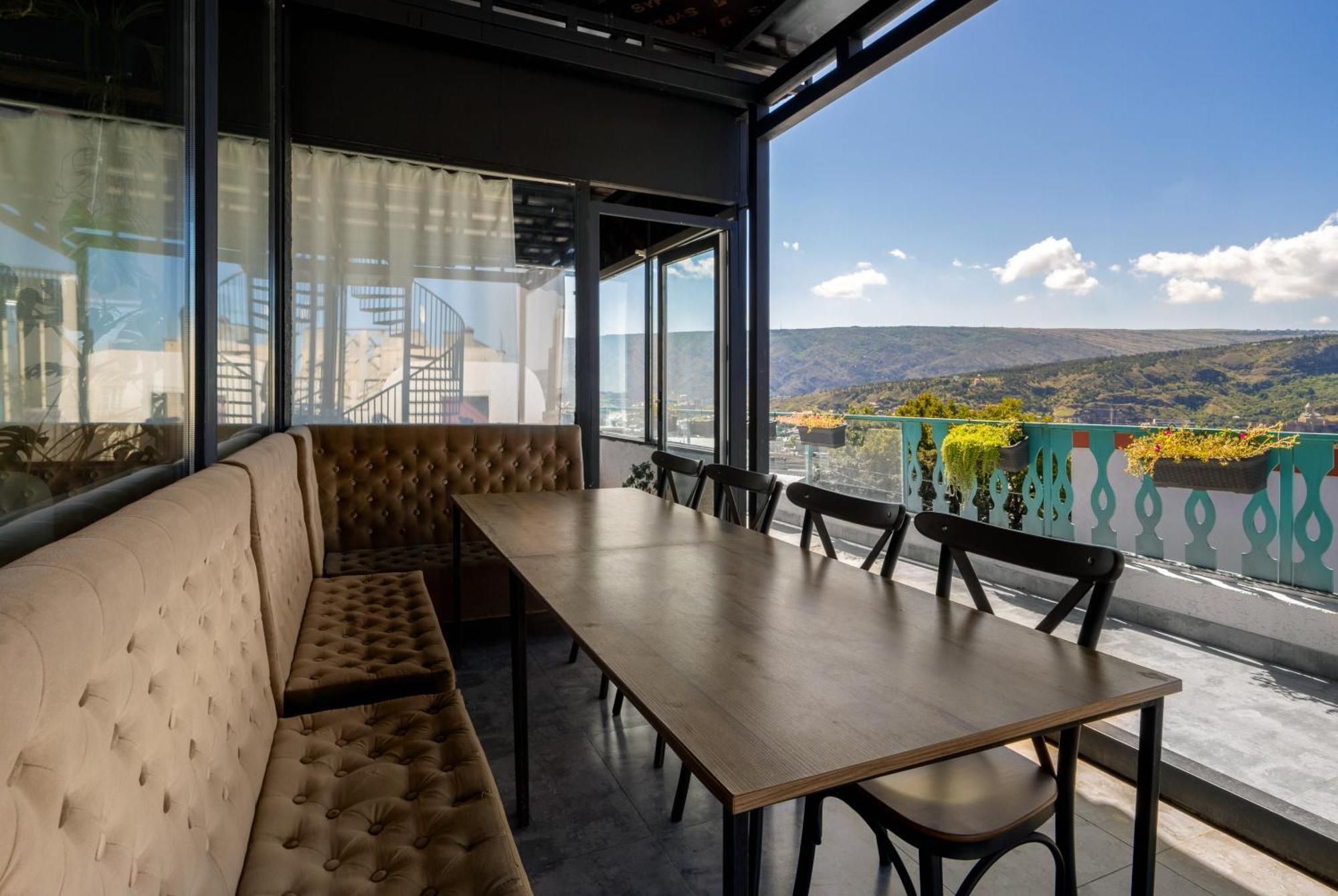 Hotel Tato & Coworking Space ティビリシ エクステリア 写真