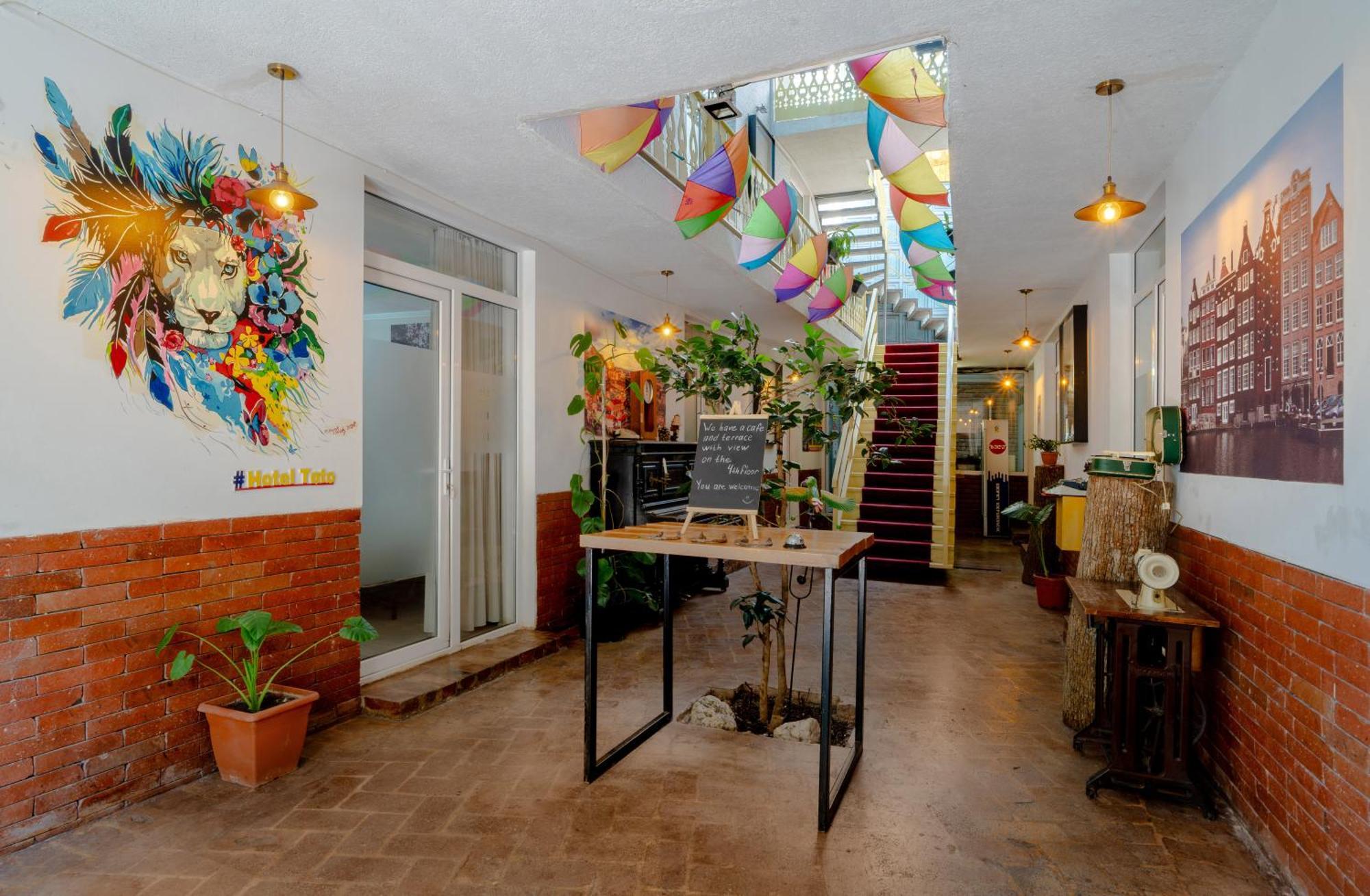 Hotel Tato & Coworking Space ティビリシ エクステリア 写真