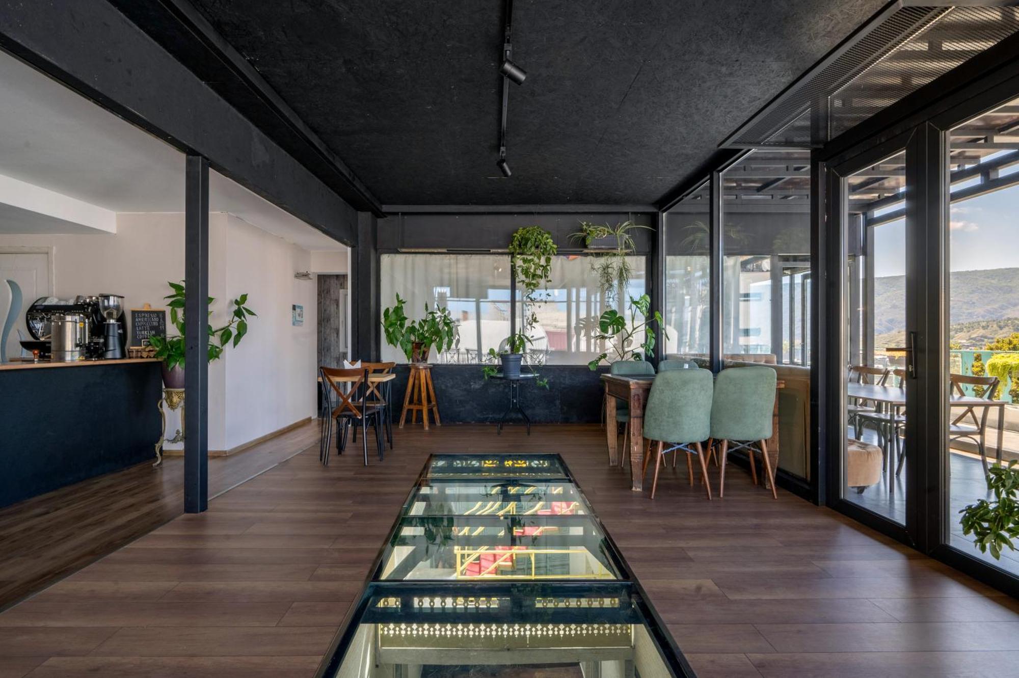 Hotel Tato & Coworking Space ティビリシ エクステリア 写真